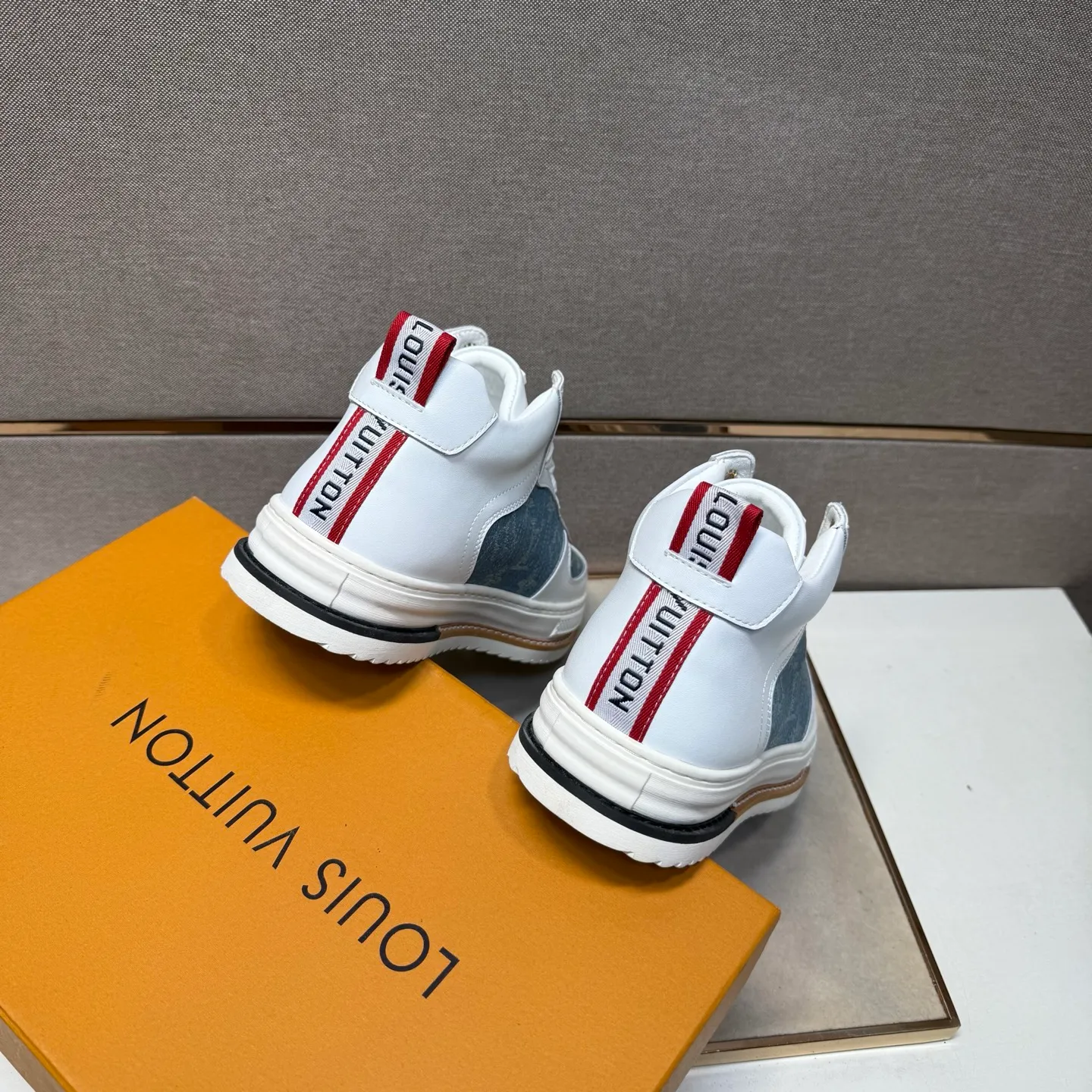 Men's men's shoes 💰pp420 [LV～] Men's casual shoes 2025z cabinet sales simultaneously 🔶Size: 38-44#️⃣ 🔷2 colors🔜The upper is made of multi-material splicing➕Genuine leather lining, comfortable and breathable, sole: original comfortable and wear-resistant outsole, ⚠️Real shot📱Photographed🎬The real thing is better📢📢📢